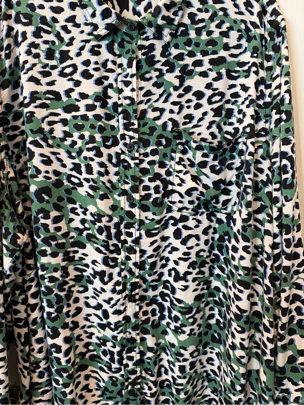 beachlunchlounge Green, Black & White Leopard Print Button-Down Blouse - Picture 3 of 5